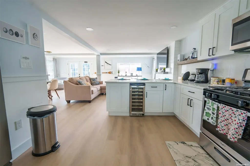 8 Cottage Avenue Bay Shore NY 11706