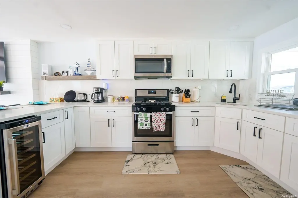 8 Cottage Avenue Bay Shore NY 11706