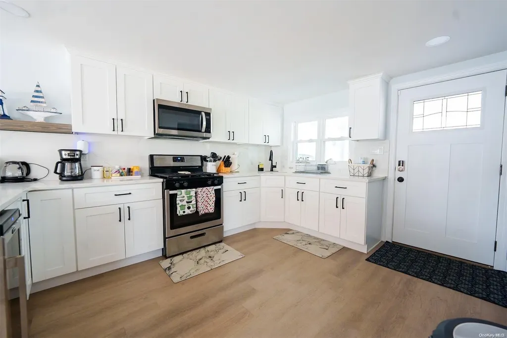 8 Cottage Avenue Bay Shore NY 11706