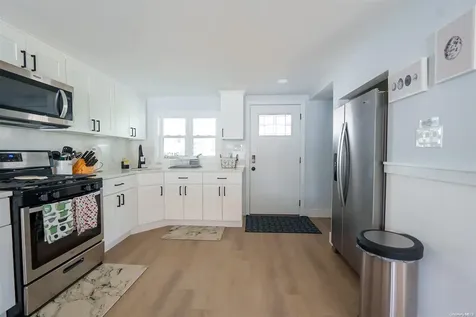 8 Cottage Avenue Bay Shore NY 11706