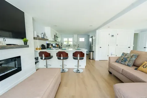 8 Cottage Avenue Bay Shore NY 11706