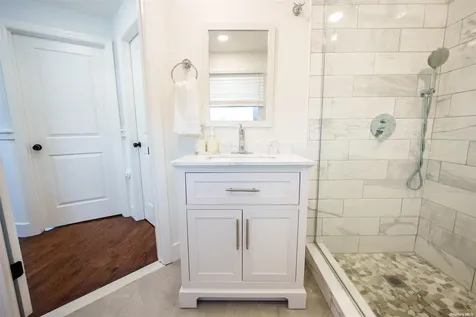 8 Cottage Avenue Bay Shore NY 11706