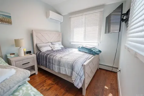 8 Cottage Avenue Bay Shore NY 11706