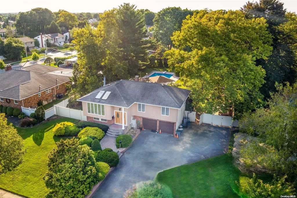 112 Hayrick Lane Commack NY 11725