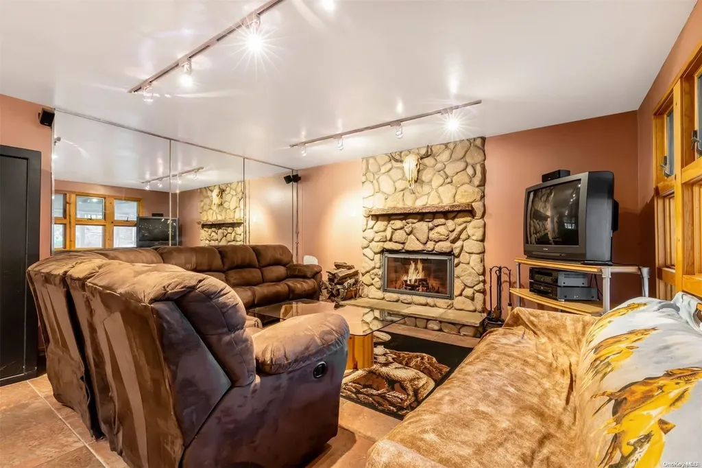 112 Hayrick Lane Commack NY 11725