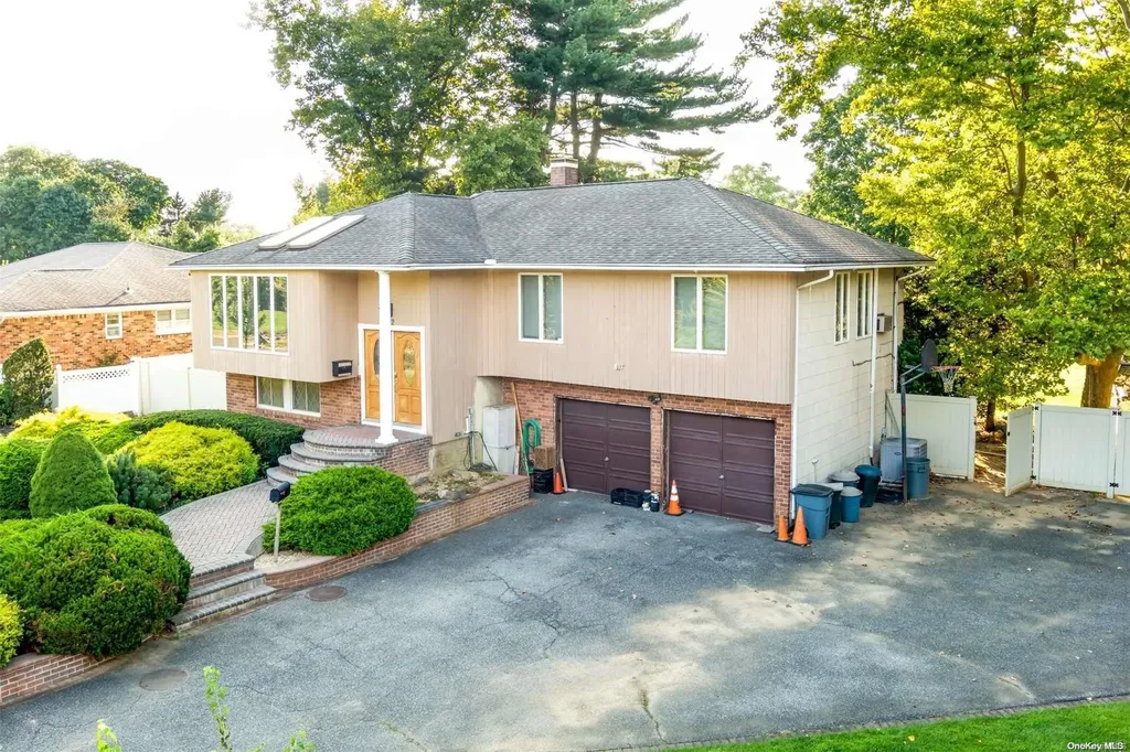 112 Hayrick Lane Commack NY 11725