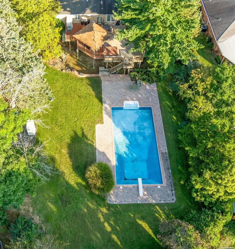 112 Hayrick Lane Commack NY 11725