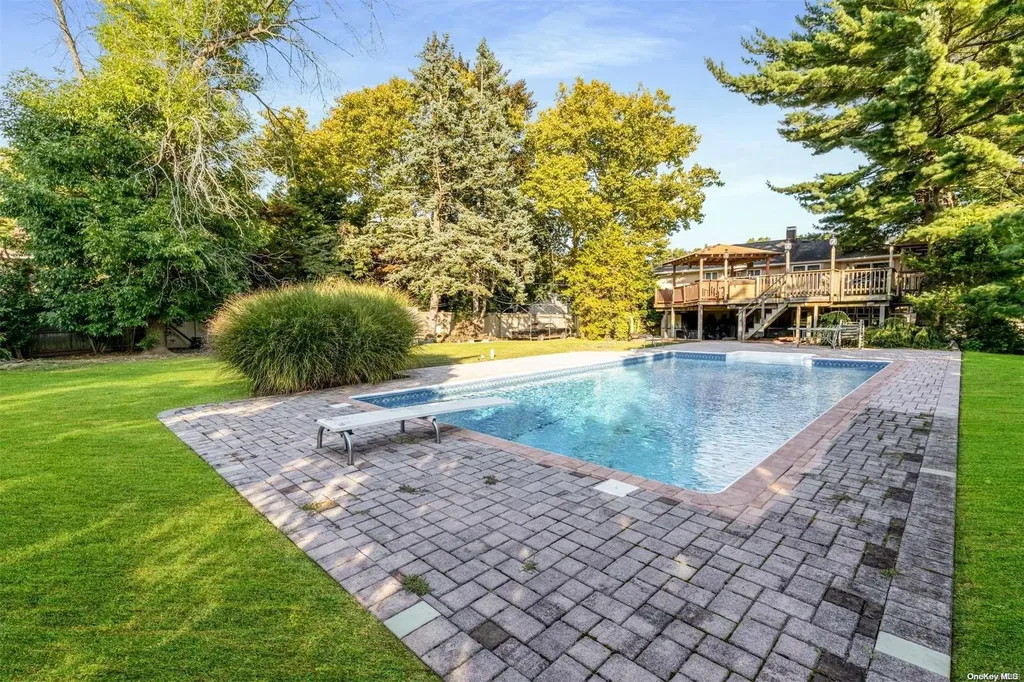 112 Hayrick Lane Commack NY 11725