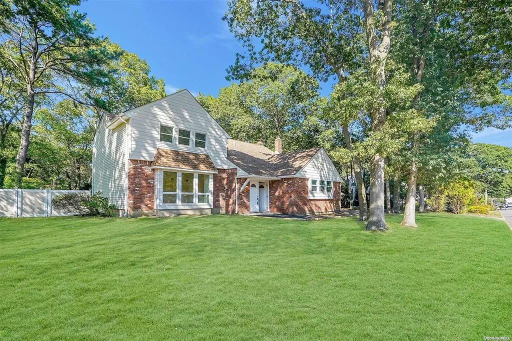 5 Hanover Place Medford NY 11763