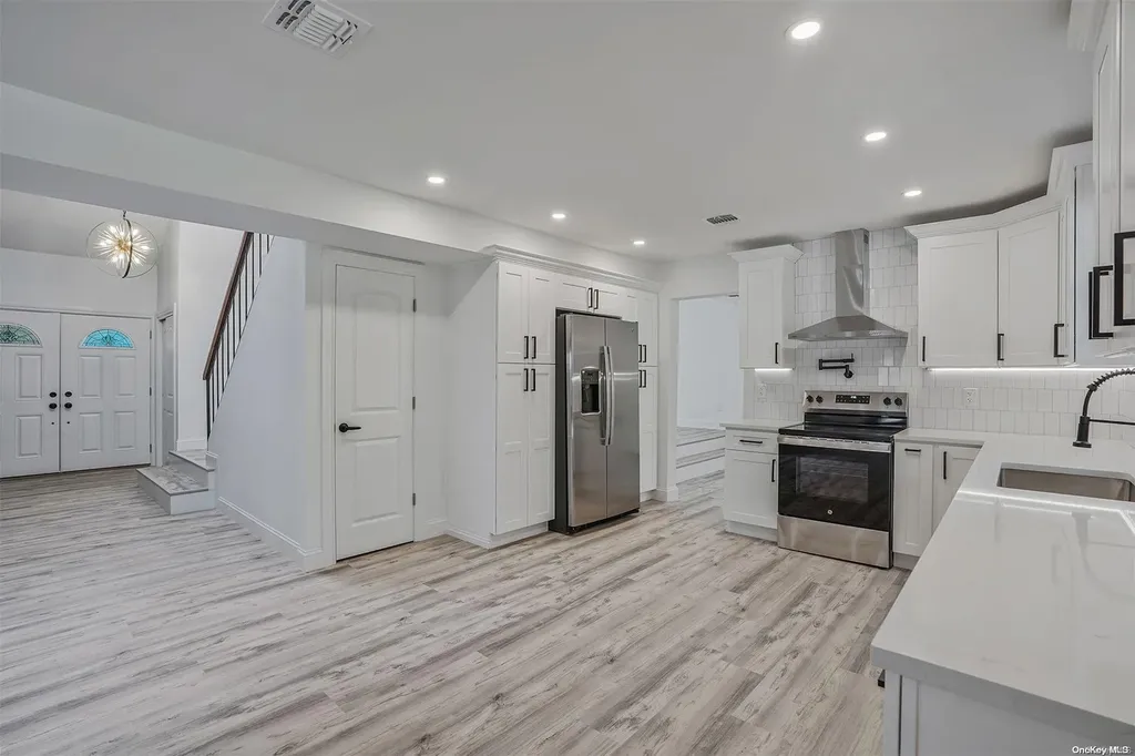 5 Hanover Place Medford NY 11763