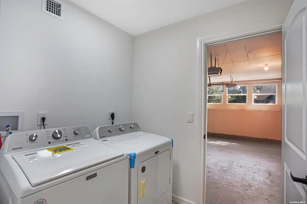 5 Hanover Place Medford NY 11763