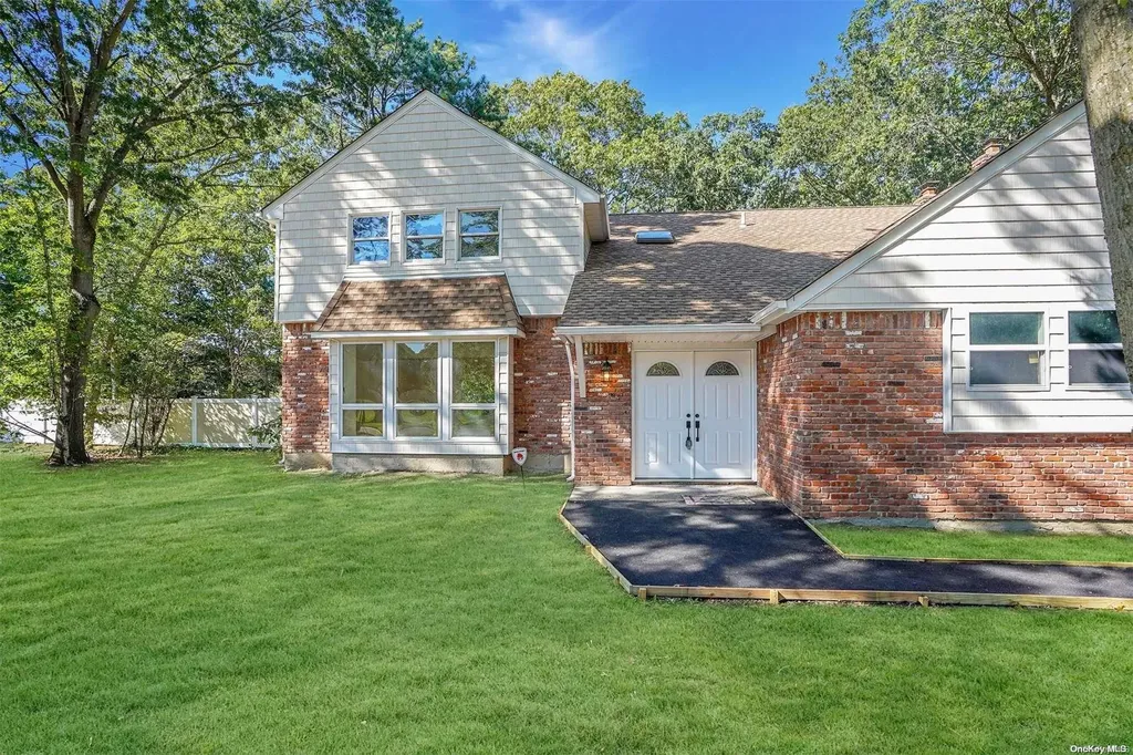 5 Hanover Place Medford NY 11763