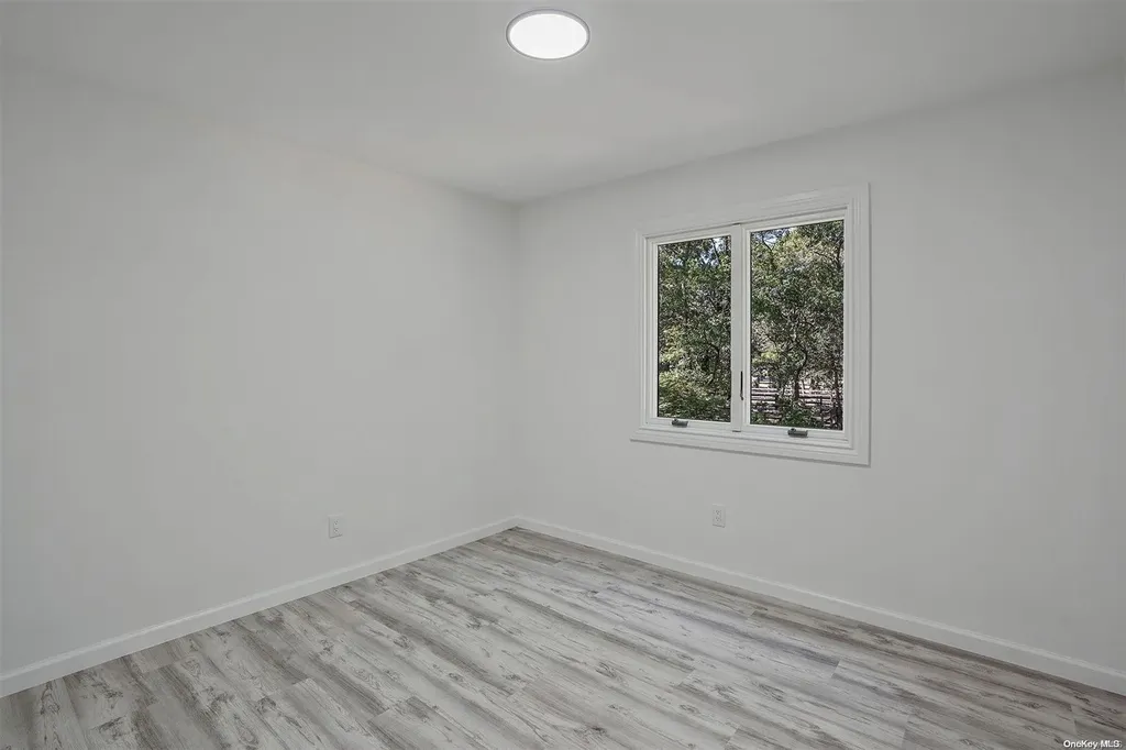 5 Hanover Place Medford NY 11763