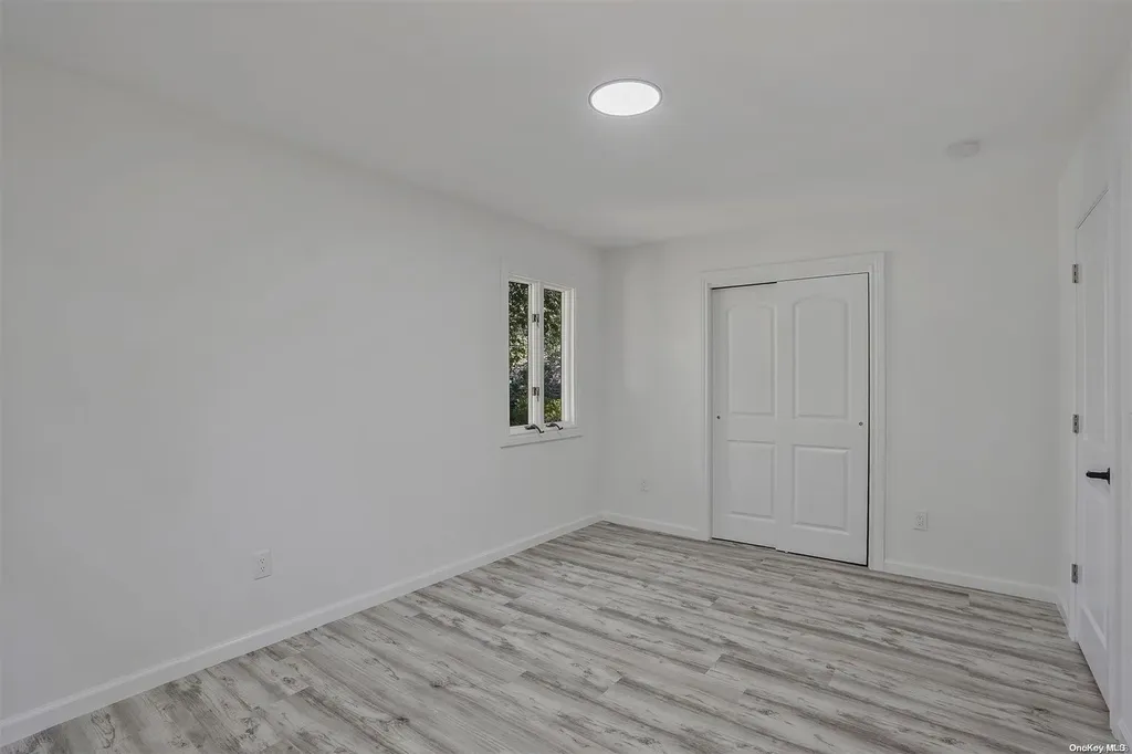 5 Hanover Place Medford NY 11763