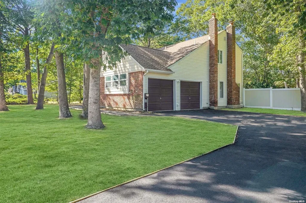 5 Hanover Place Medford NY 11763