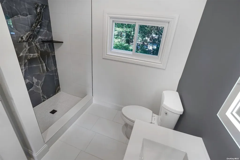 5 Hanover Place Medford NY 11763