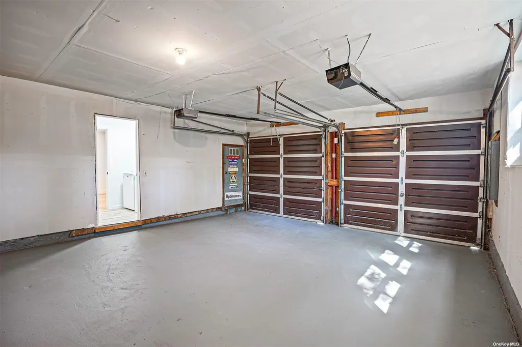 5 Hanover Place Medford NY 11763