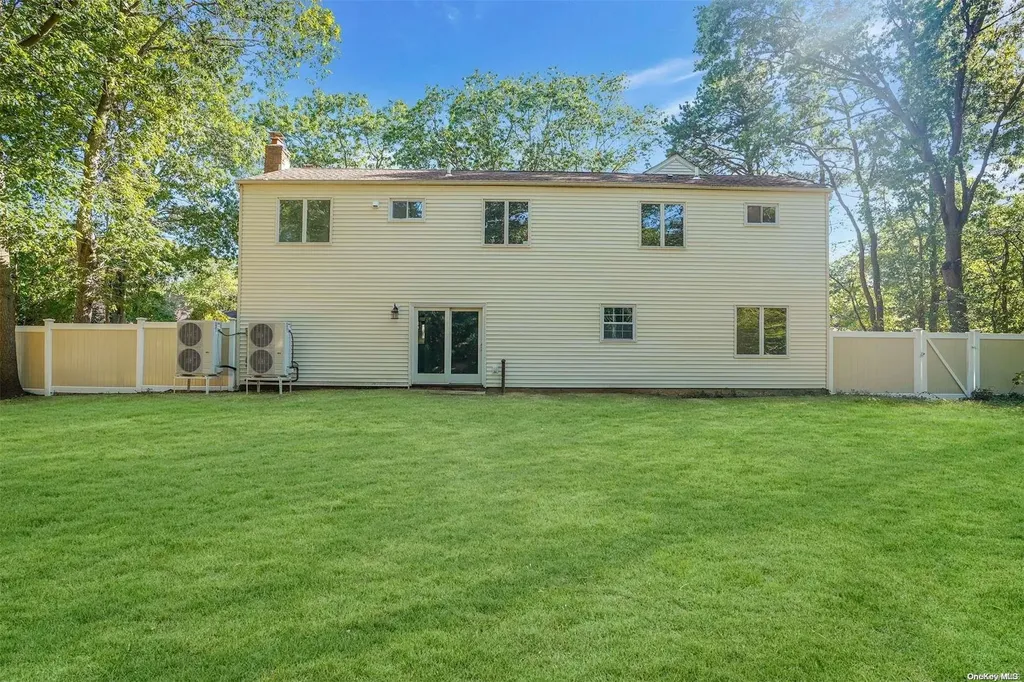 5 Hanover Place Medford NY 11763