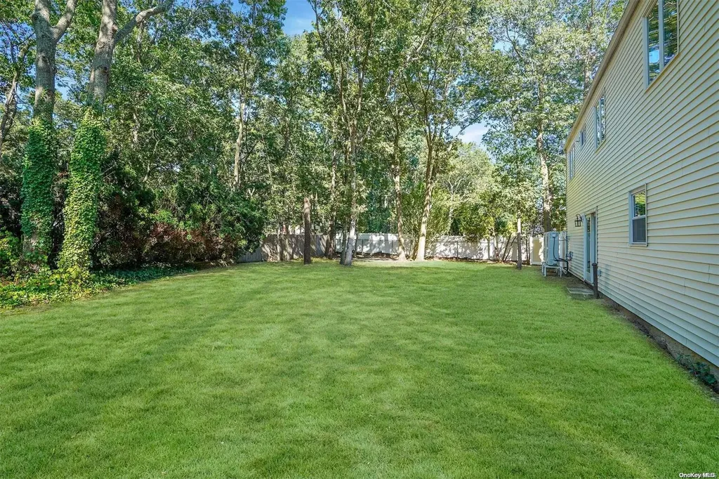 5 Hanover Place Medford NY 11763