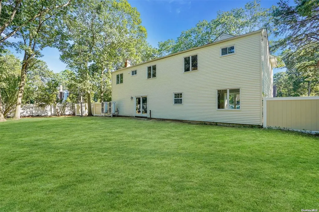 5 Hanover Place Medford NY 11763