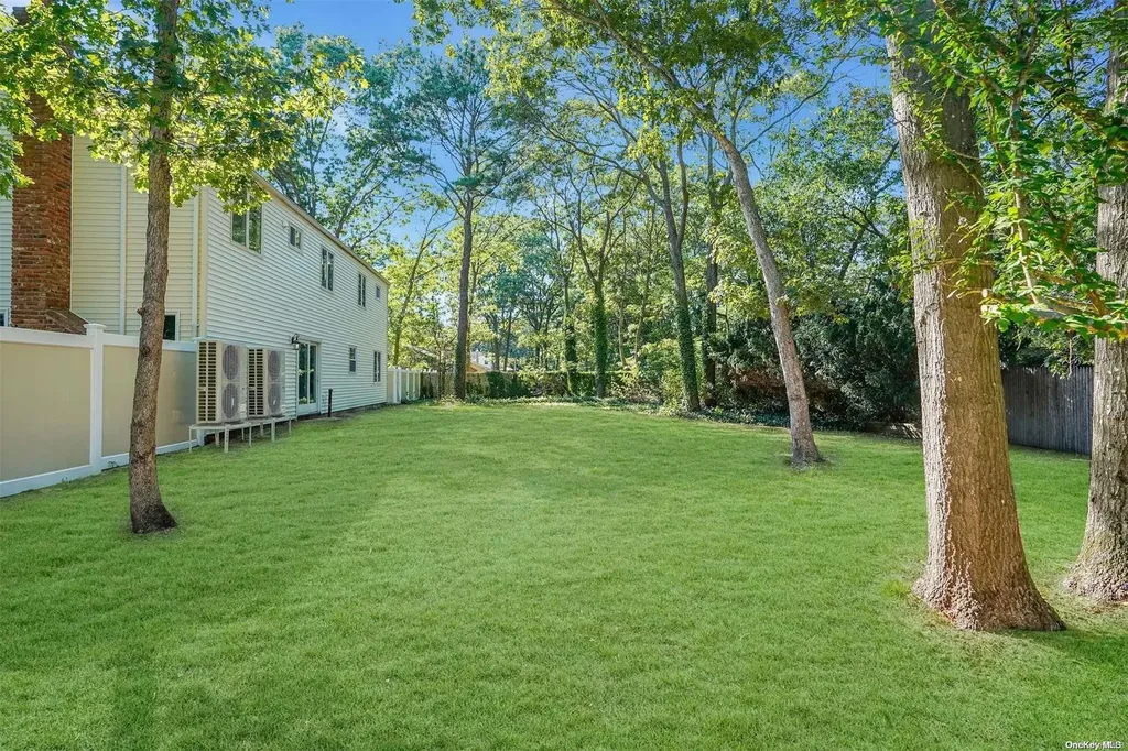 5 Hanover Place Medford NY 11763