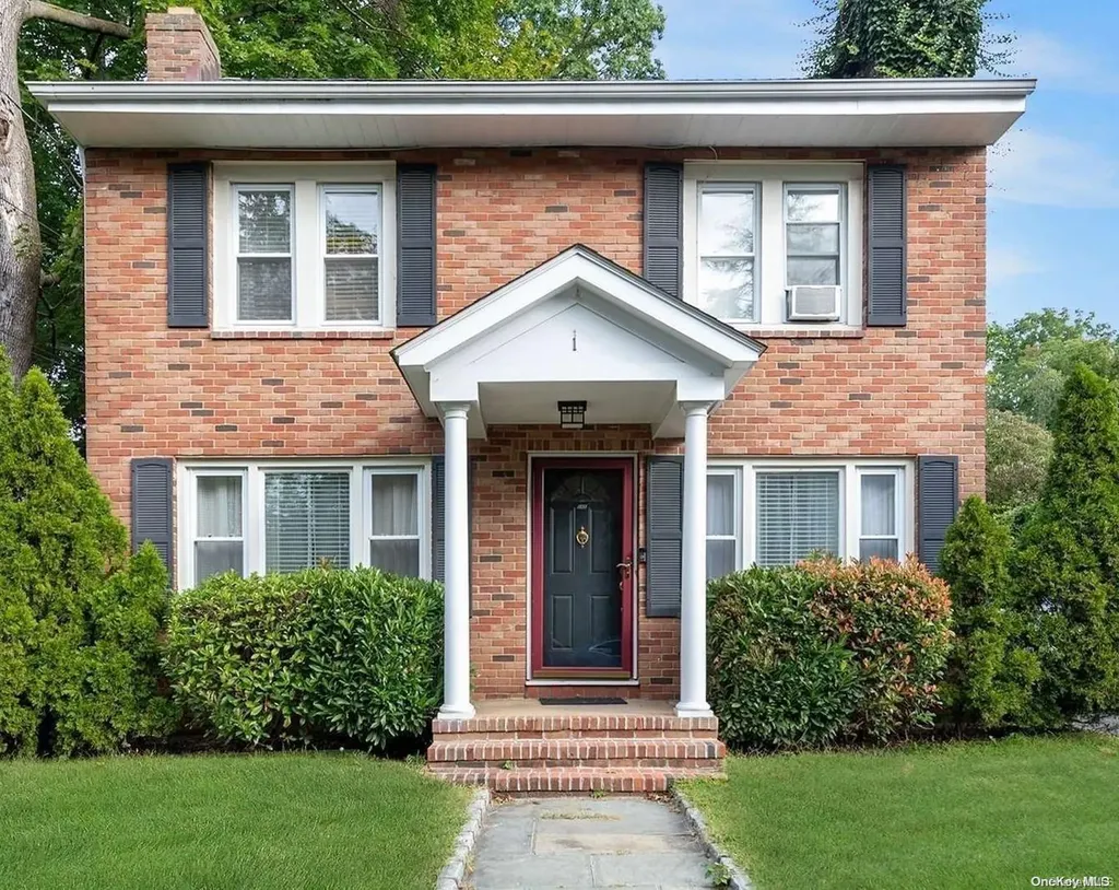 1 Motts Lane Glenwood Landing NY 11547