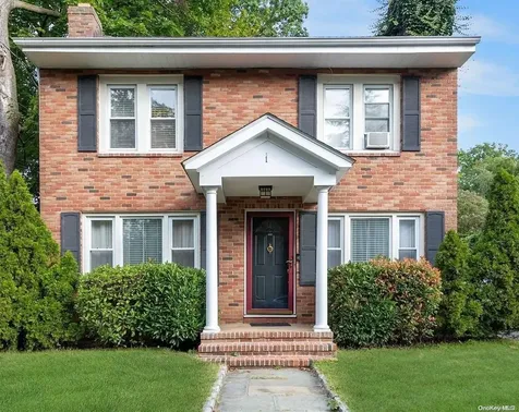 1 Motts Lane Glenwood Landing NY 11547