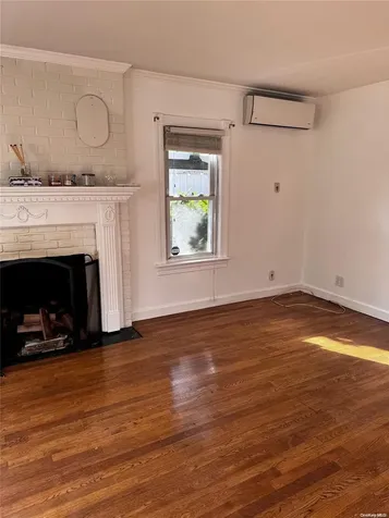 1 Motts Lane Glenwood Landing NY 11547
