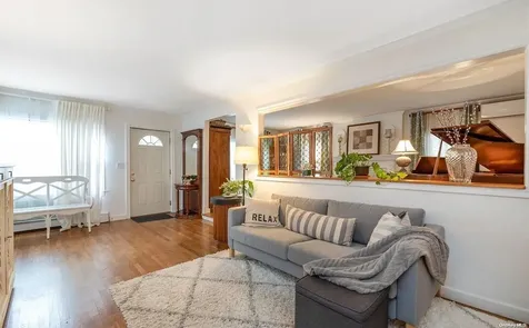 1 Motts Lane Glenwood Landing NY 11547