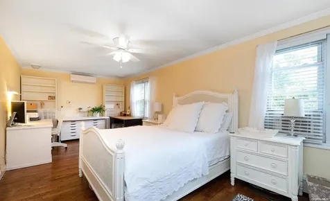 1 Motts Lane Glenwood Landing NY 11547