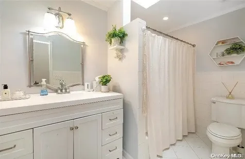 1 Motts Lane Glenwood Landing NY 11547