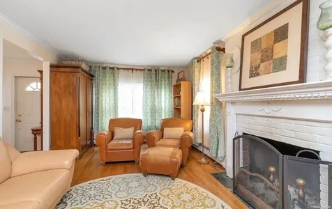1 Motts Lane Glenwood Landing NY 11547