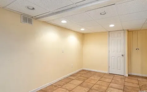 1 Motts Lane Glenwood Landing NY 11547