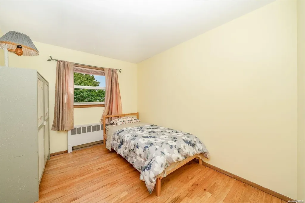 35 Oakrest Lane Babylon NY 11702