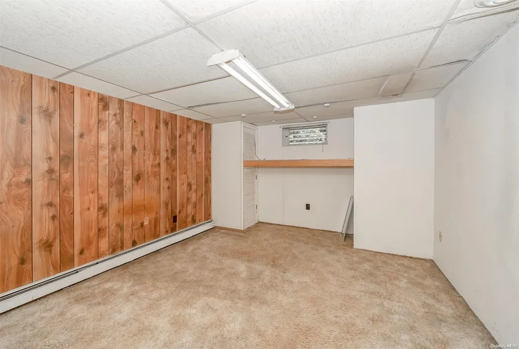35 Oakrest Lane Babylon NY 11702