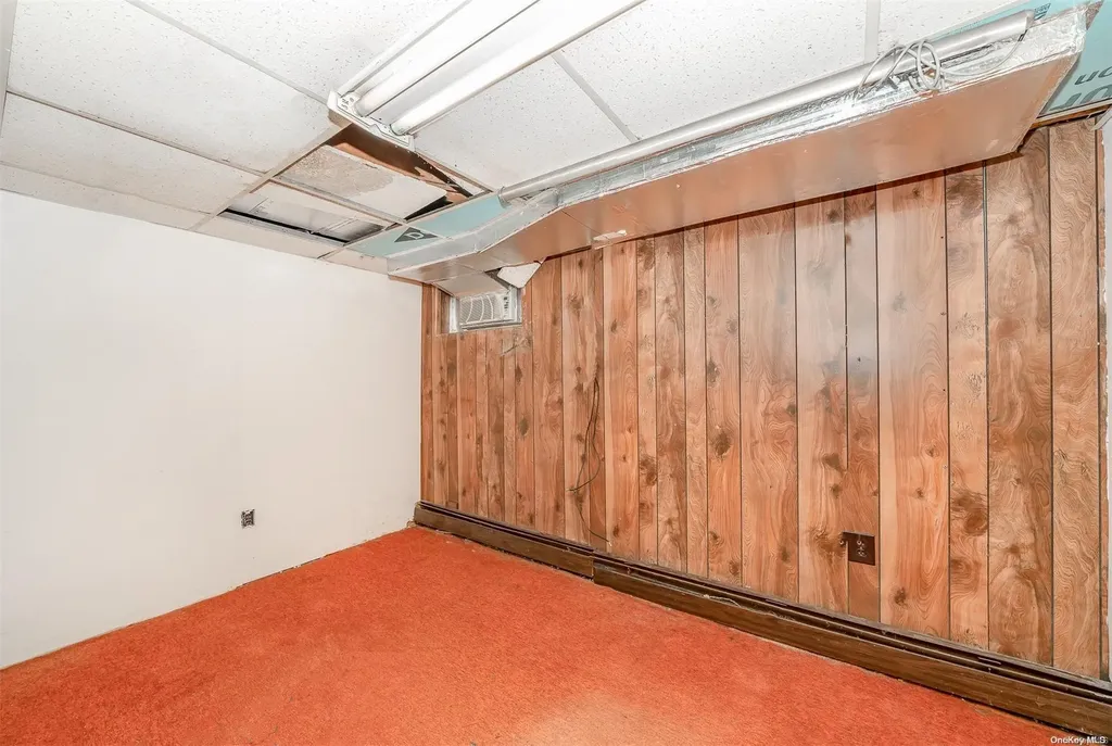 35 Oakrest Lane Babylon NY 11702