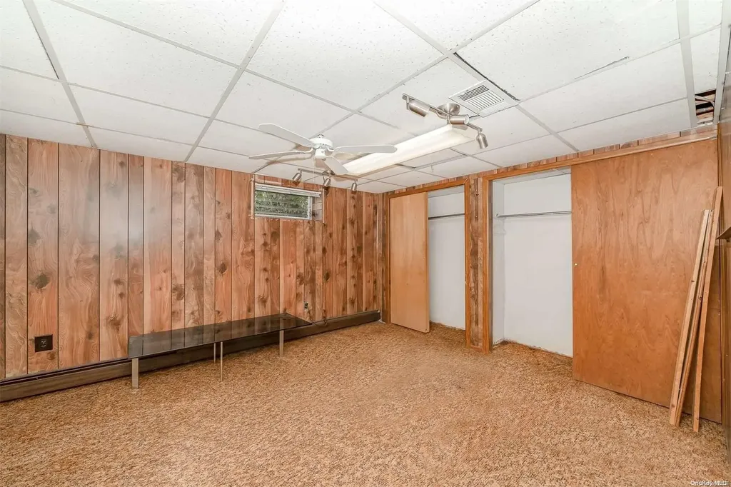 35 Oakrest Lane Babylon NY 11702