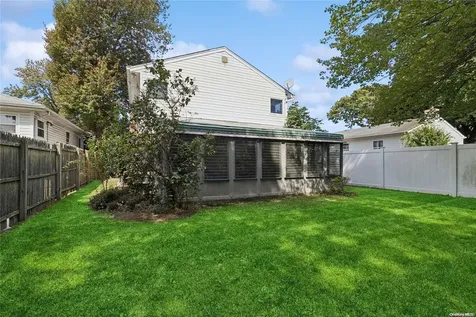 62 Kennedy Avenue North Babylon NY 11703