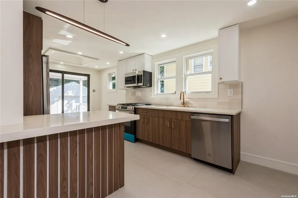 48 Lakeview Avenue Lynbrook NY 11563