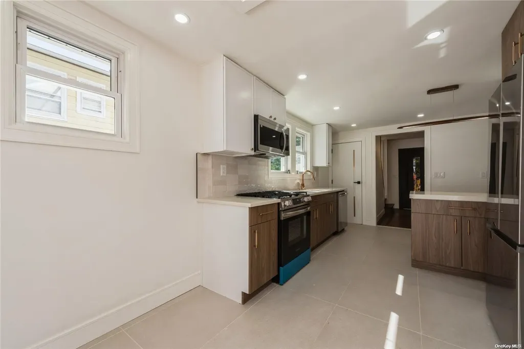 48 Lakeview Avenue Lynbrook NY 11563