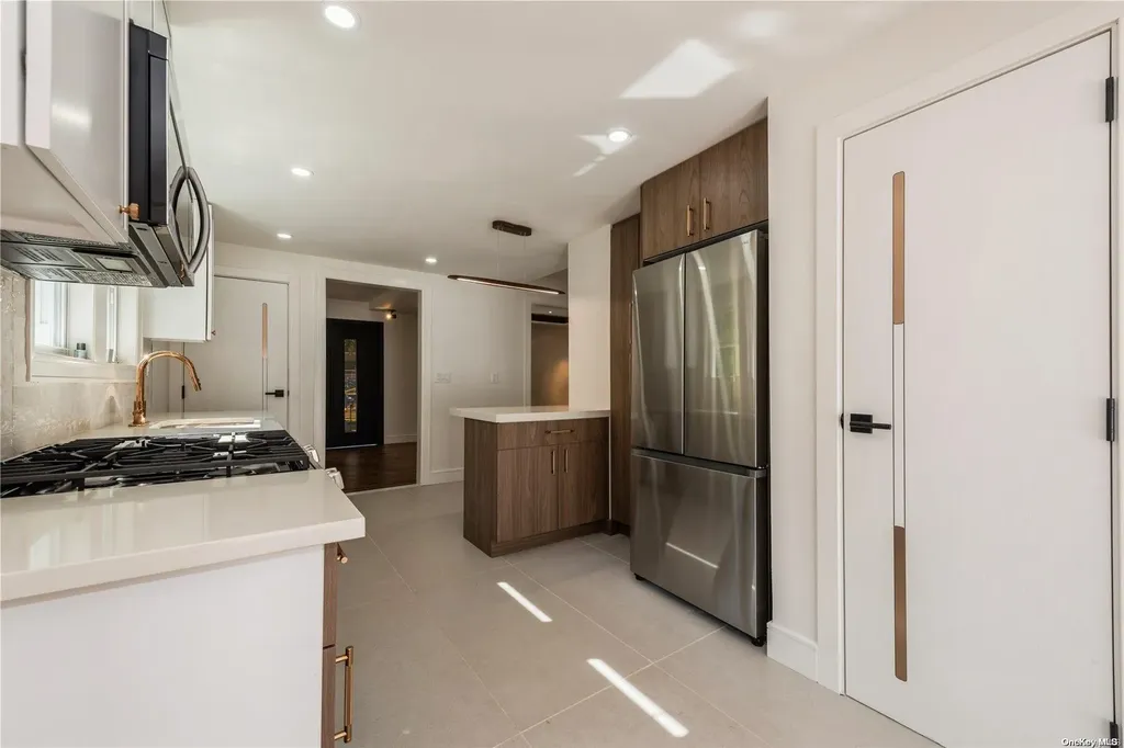 48 Lakeview Avenue Lynbrook NY 11563