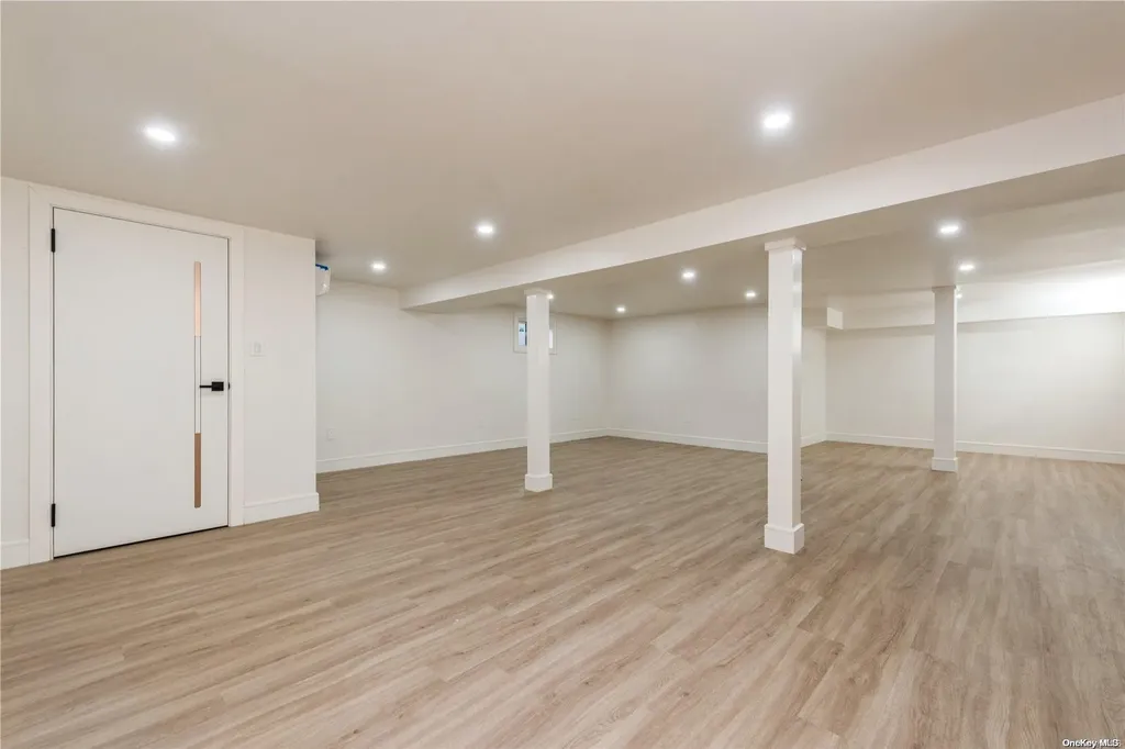 48 Lakeview Avenue Lynbrook NY 11563