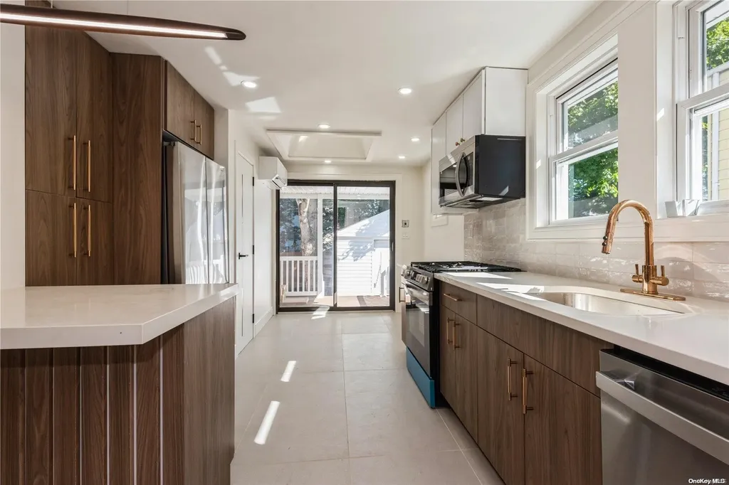 48 Lakeview Avenue Lynbrook NY 11563