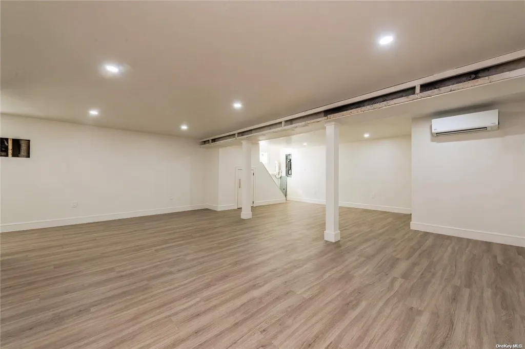 48 Lakeview Avenue Lynbrook NY 11563