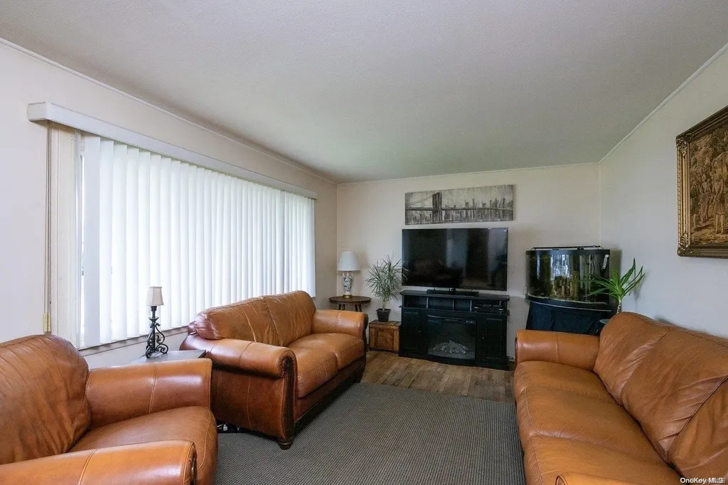 532 Alwick Avenue West Islip NY 11795