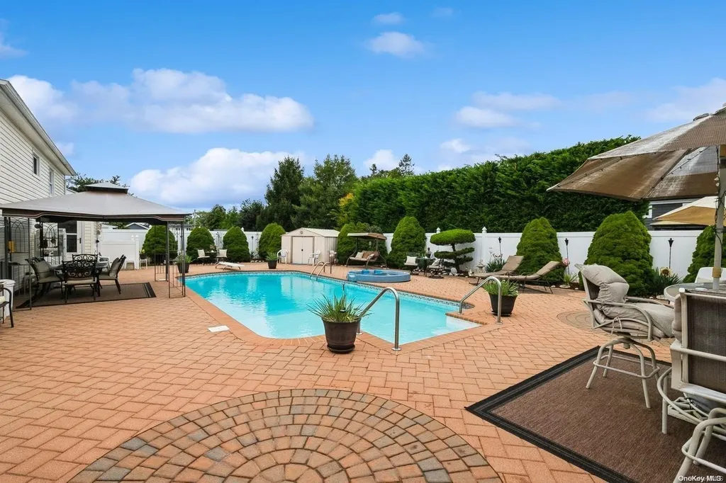 532 Alwick Avenue West Islip NY 11795