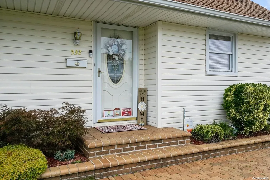 532 Alwick Avenue West Islip NY 11795