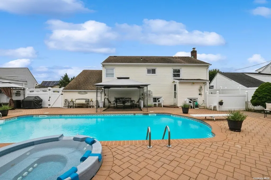 532 Alwick Avenue West Islip NY 11795