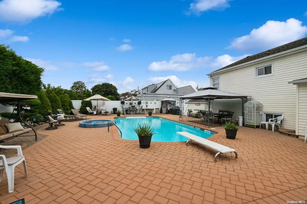 532 Alwick Avenue West Islip NY 11795