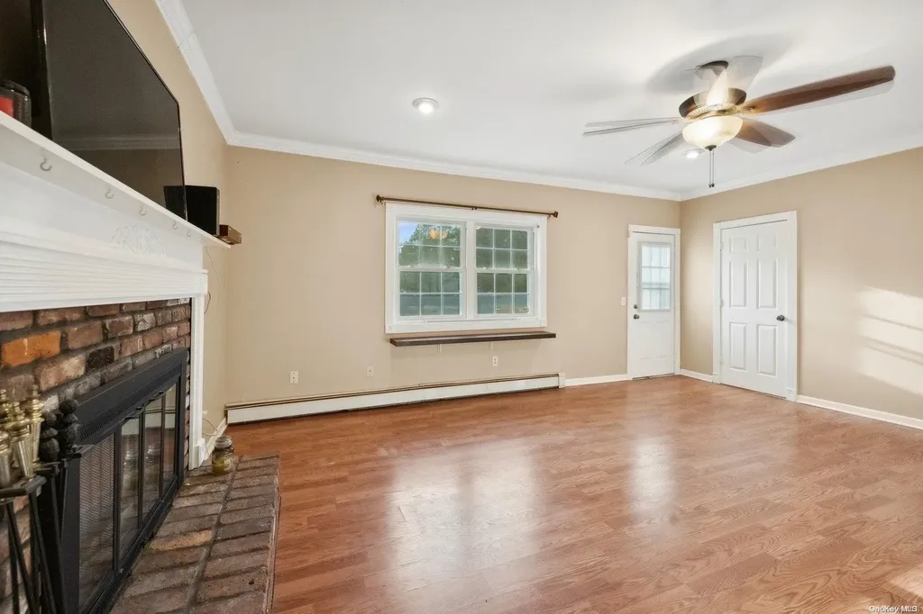 140 Pine Acres Boulevard Deer Park NY 11729